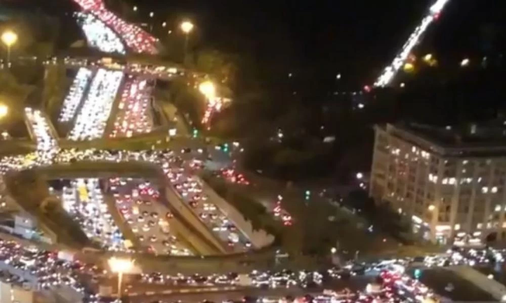 Πρωτόγνωρες εικόνες στη Γαλλία: Σε επίπεδα ρεκόρ η κίνηση πριν το lockdown (βίντεο)